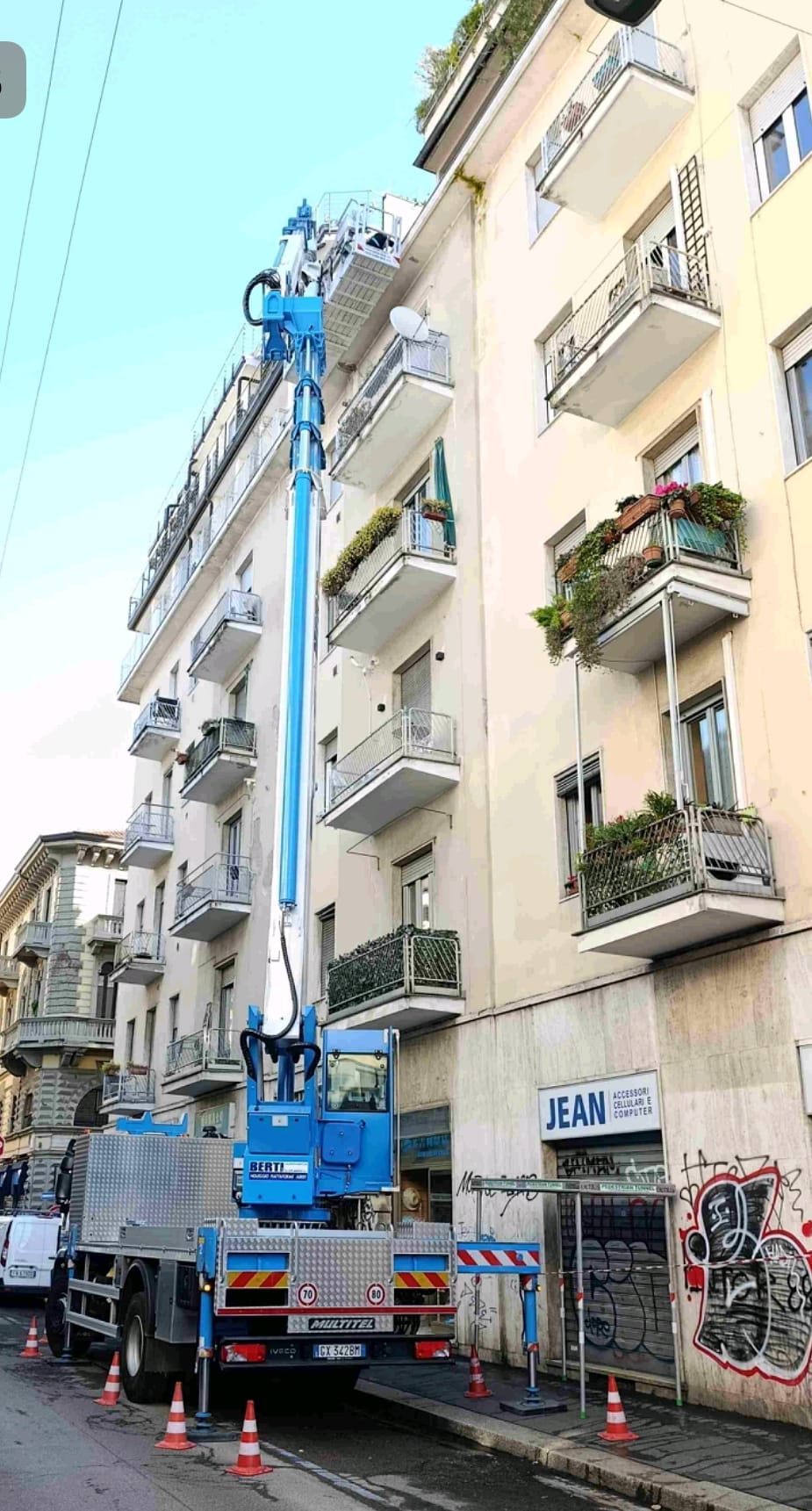 Lavori di manutenzione tetto - pulizia grondaie e sostituzione tegole